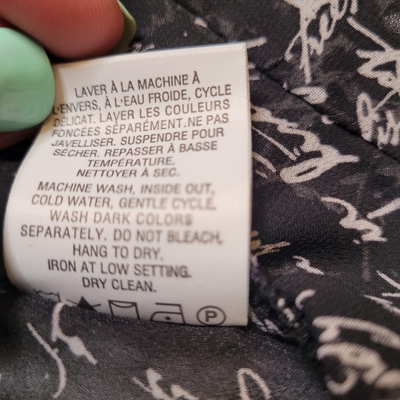 2/$30 🌻 | Reitmans | Script Patterned Blouse - Picture 16 of 16